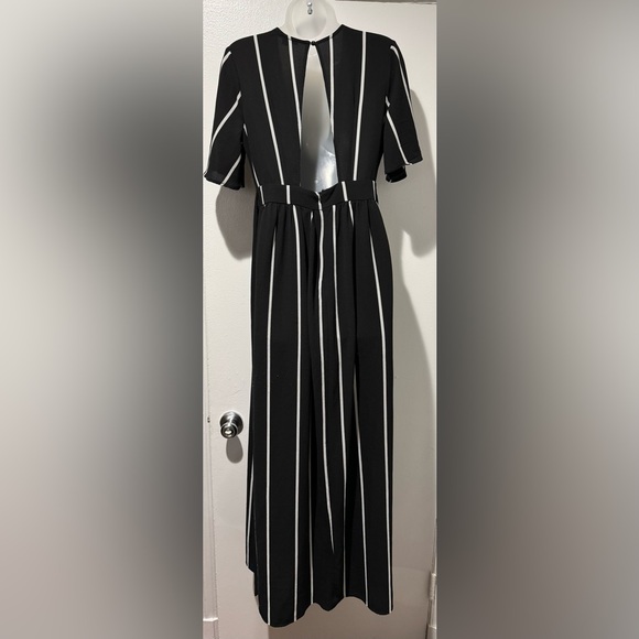 Black and White Striped Jumpsuit with Shorts (Size M) - Picture 7 of 7